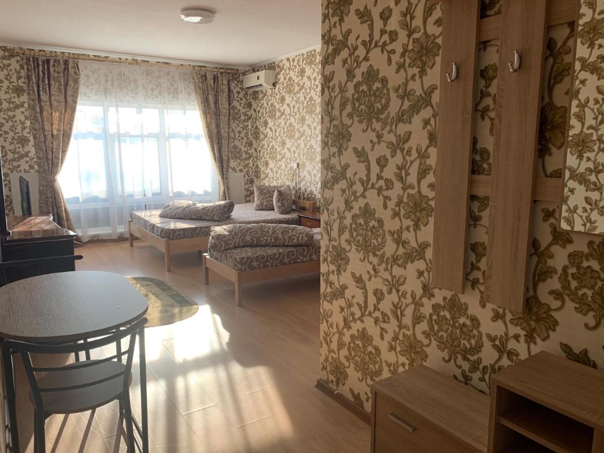 4 Seasons Otel Boryspilʼ Dış mekan fotoğraf