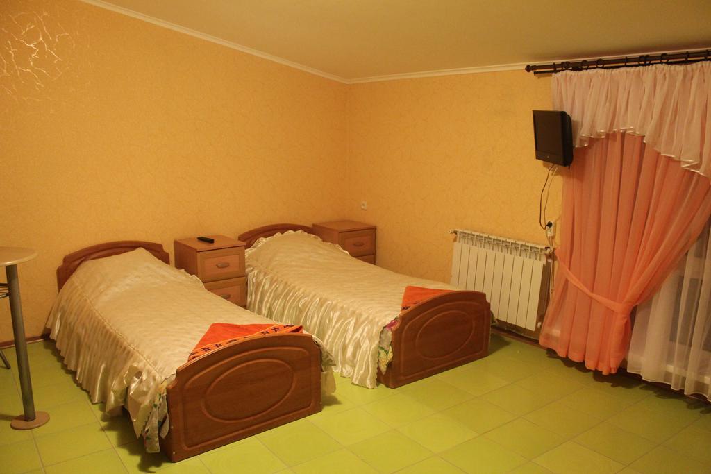 4 Seasons Otel Boryspilʼ Oda fotoğraf